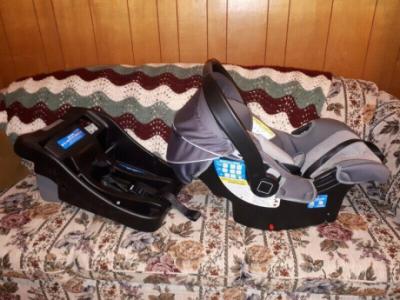 Brand new infant car seat $80.00