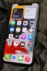 Excellent iPhone 11 PRO in MIDNIGHT GREEN! w/ cable and case