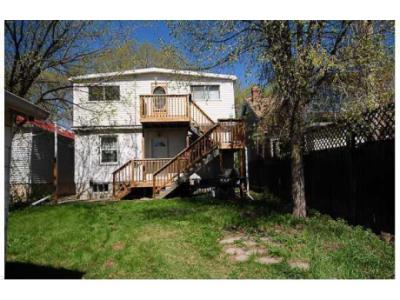 Walk to UA,Whyte&109;, 2 Br, Upper Fl Unit, MUST SEE $950.00