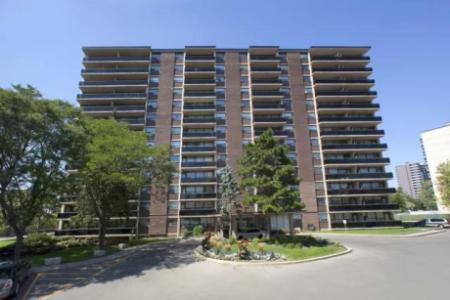 3 Bedroom for Rent Steeles/Bathurst in North York! $2,515