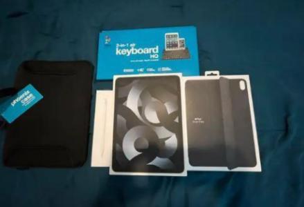 M1 Apple iPad Air (5th Gen) 256 GB + Extras