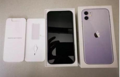 iPhone 11 64GB Unlocked in Like New Condition in Box