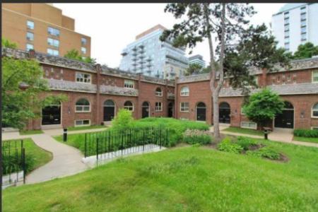 3 Bedroom Townhome Available In Prestigious Midtown Davisville