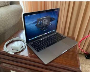 2019 MacBook Pro (MANY UPGRADE) 13” 1.7GHz i7 16gb RAM 256gb SSD