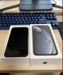 Iphone Black XR - Mint Condition / 64GB / Battery Health 87%