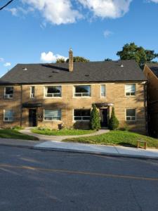 1 Bedroom basement apt. (Yonge/Lawrence) $1,195.00