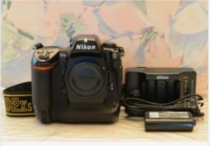 Nikon D2Xs (Camera Body : $600)