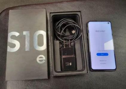 SAMSUNG S10e 128GB UNLOCKED IN ORIGINAL BOX NEW CONDITION!!