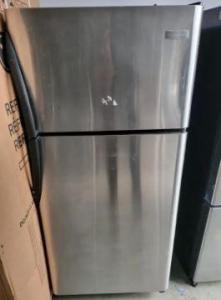 WOW! FRIGIDAIRE 30" STAINLESS STEEL TOP FREEZER BOTTOM FRIDGE