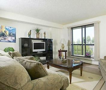 Incomparable amenities, Remarkable views! Ideal location!