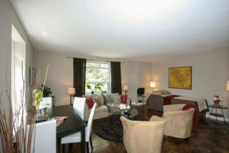 1 Bedroom - Yonge/Eglinton - SAVE $1,900-3,800! Call Today.
