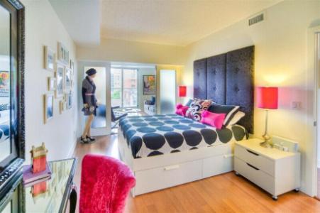 Rarely Available South Facing 1+1 At King George Square