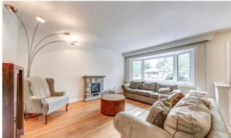 Main Floor room for Rent near Brimley and Lawrence: $750