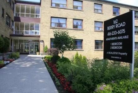 2 Bedroom Apartment in the Parklawn Neighbourhood of Etobicoke! $1,900