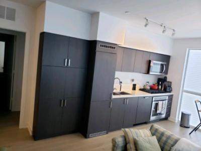 501 St Clair W 2Bd 2Bt 1Prk $2,450.00