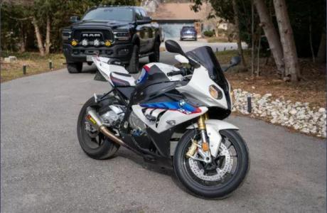 Low KM BMW S1000RR w/Ohlins TTX & Akrapovic Full System Exhaust