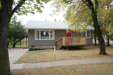 Double Lot with Finished Basement, Alberta Side - Move Today!