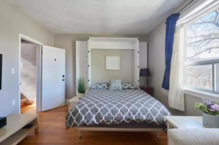 Sept 1 - May 1 - Little Italy Furnished Room Sublet - U of T $900