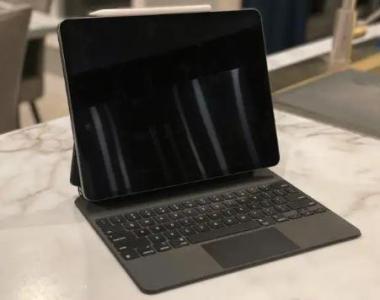 iPad Pro 12.9 (4th Gen) / Magic Keyboard /Apple Pencil Bundle